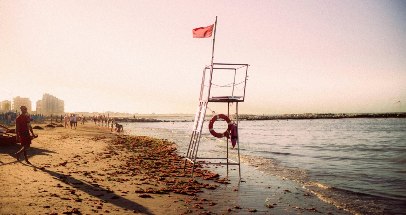 Dive In! Your Year-Round Guide to Water Safety and Lifeguard Excellence
